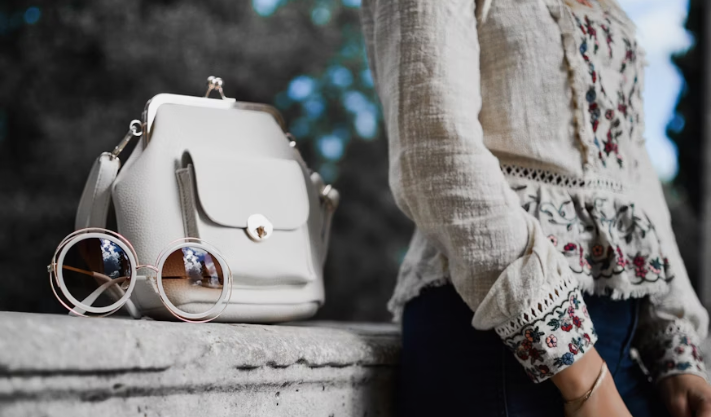 Fashion Tech Revolution: How AI and AR Are Transforming Retail