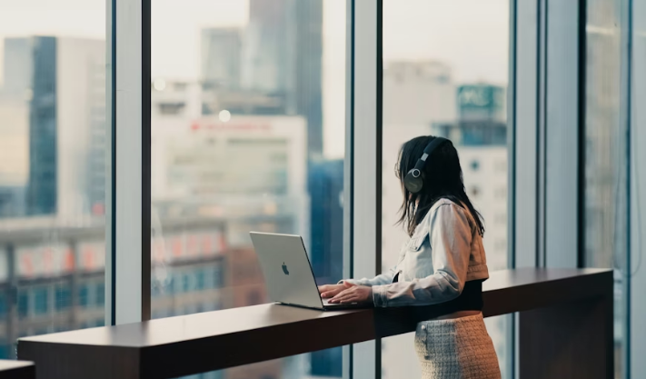 8 Workplace Trends in 2026: How Flexibility, AI, and Empathy Will Shape Success