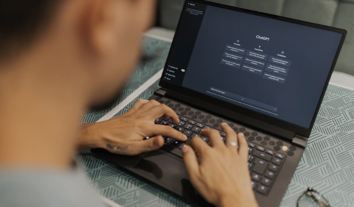 10 ChatGPT Prompts to Launch a Profitable Business in a Weekend