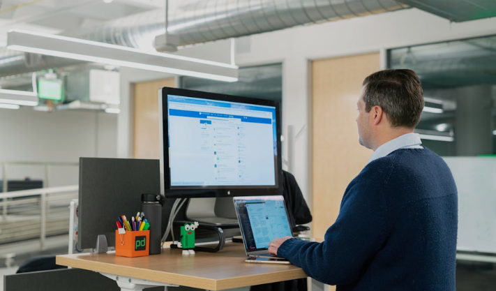 9 Easy Ways to Grow Your LinkedIn Network and Build Your Personal Brand