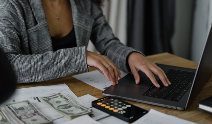 How Can Entrepreneurs Balance Business Growth and Investment?